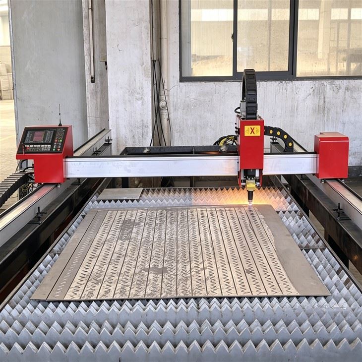 Automatic small laser cutting machine-2